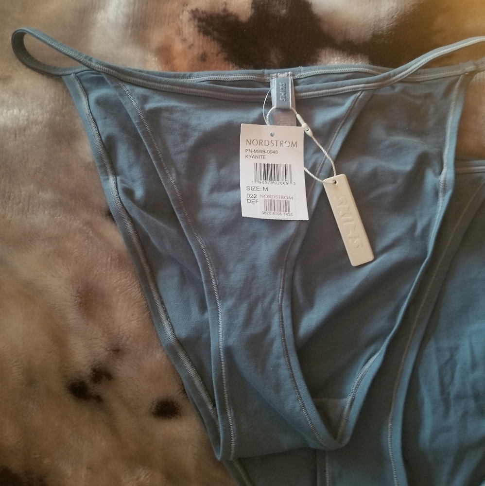 NWT SKIMS string bikini